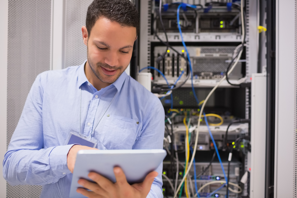 Outsourcing IT Support: Pros, Cons and Hidden Risks for SMBs
